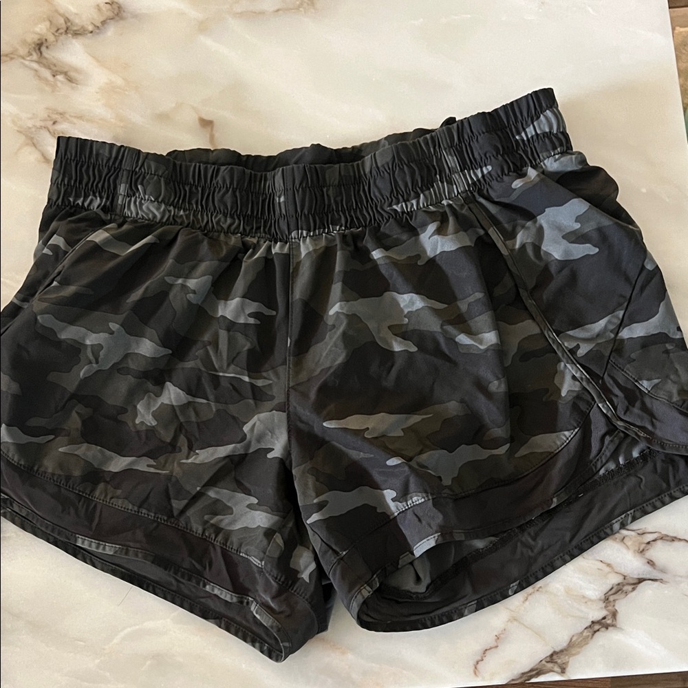 Athleta Mesh Racer Run short